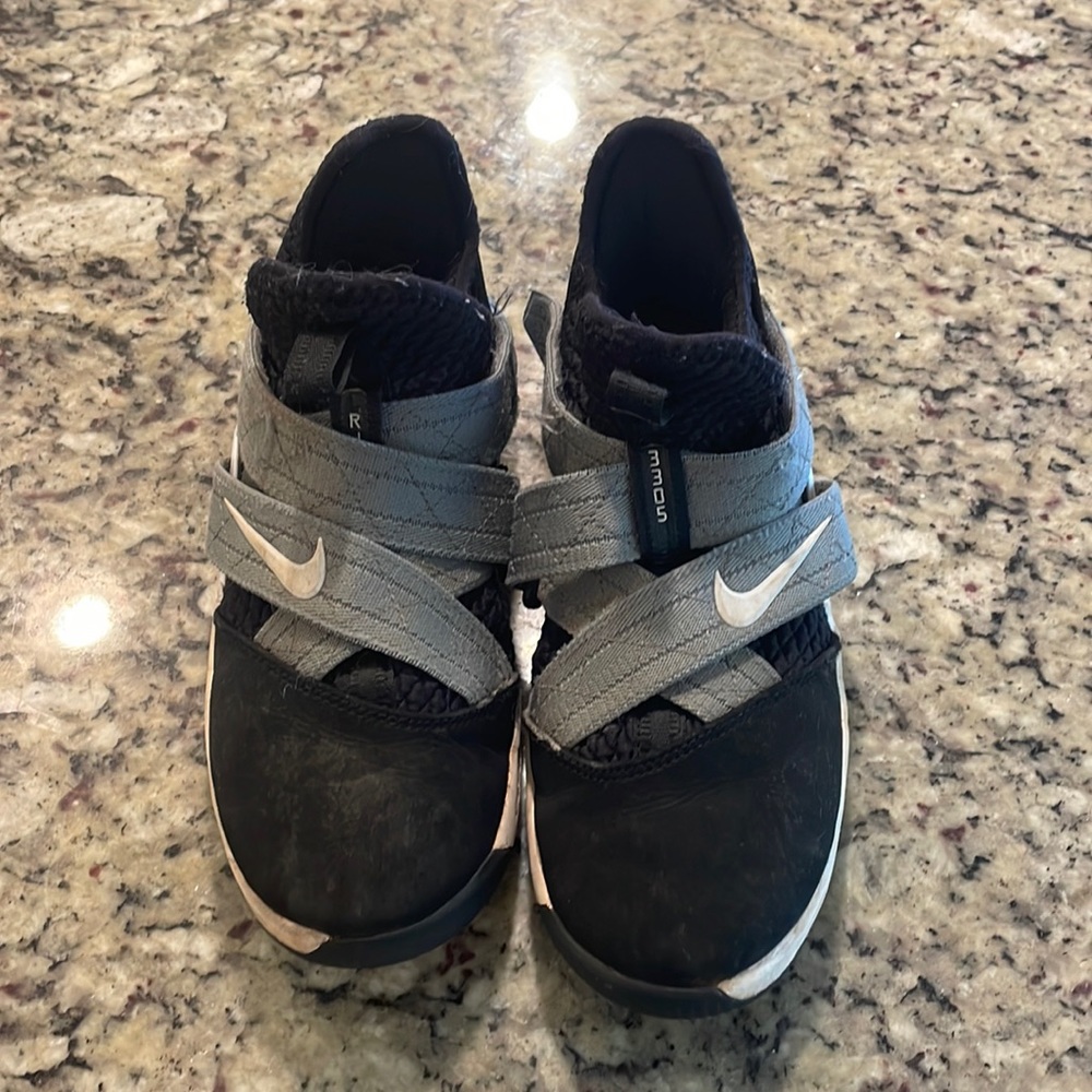 Nike boys size 4.5